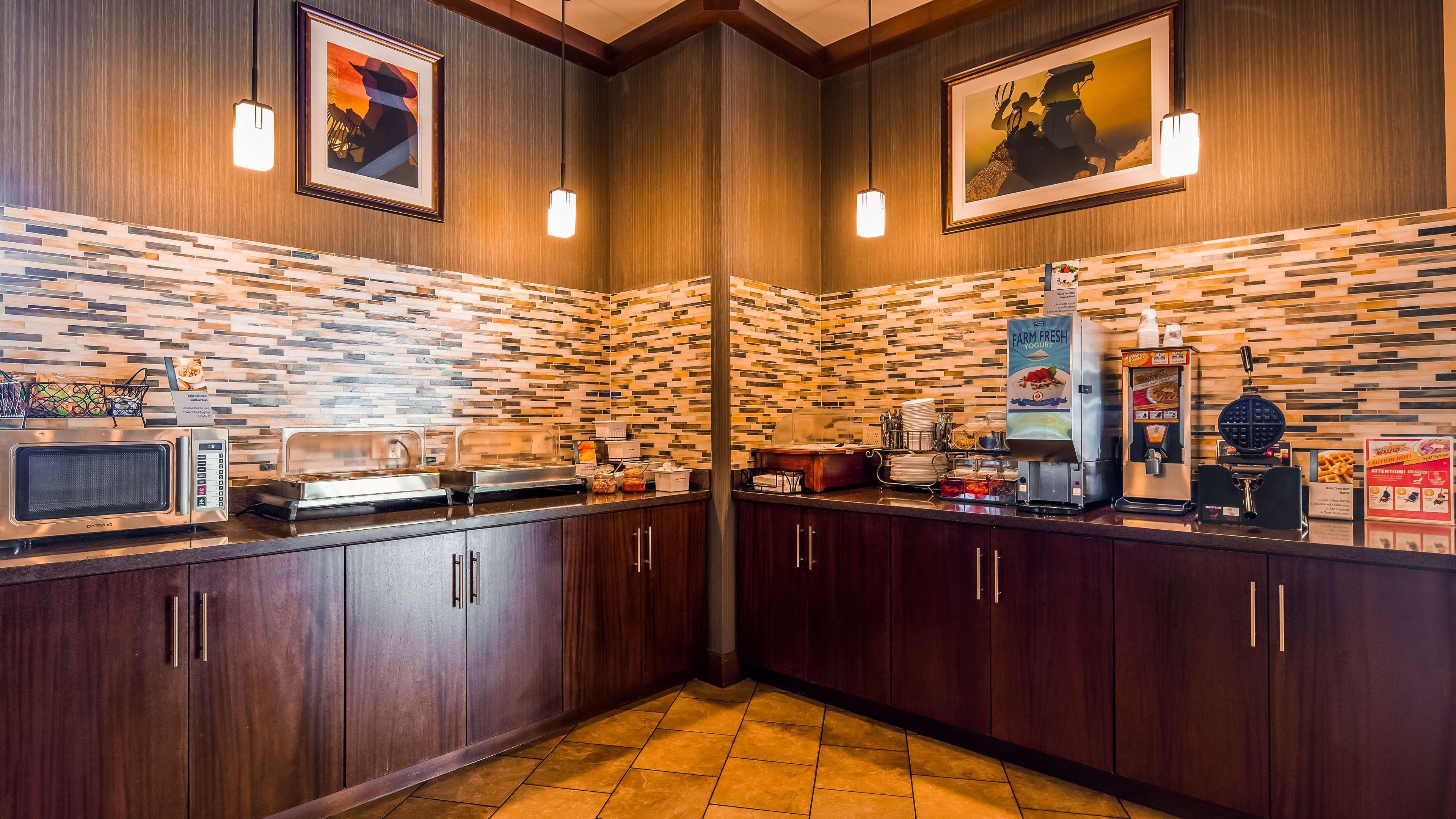 Best Western Plus Сидар-Сити Экстерьер фото