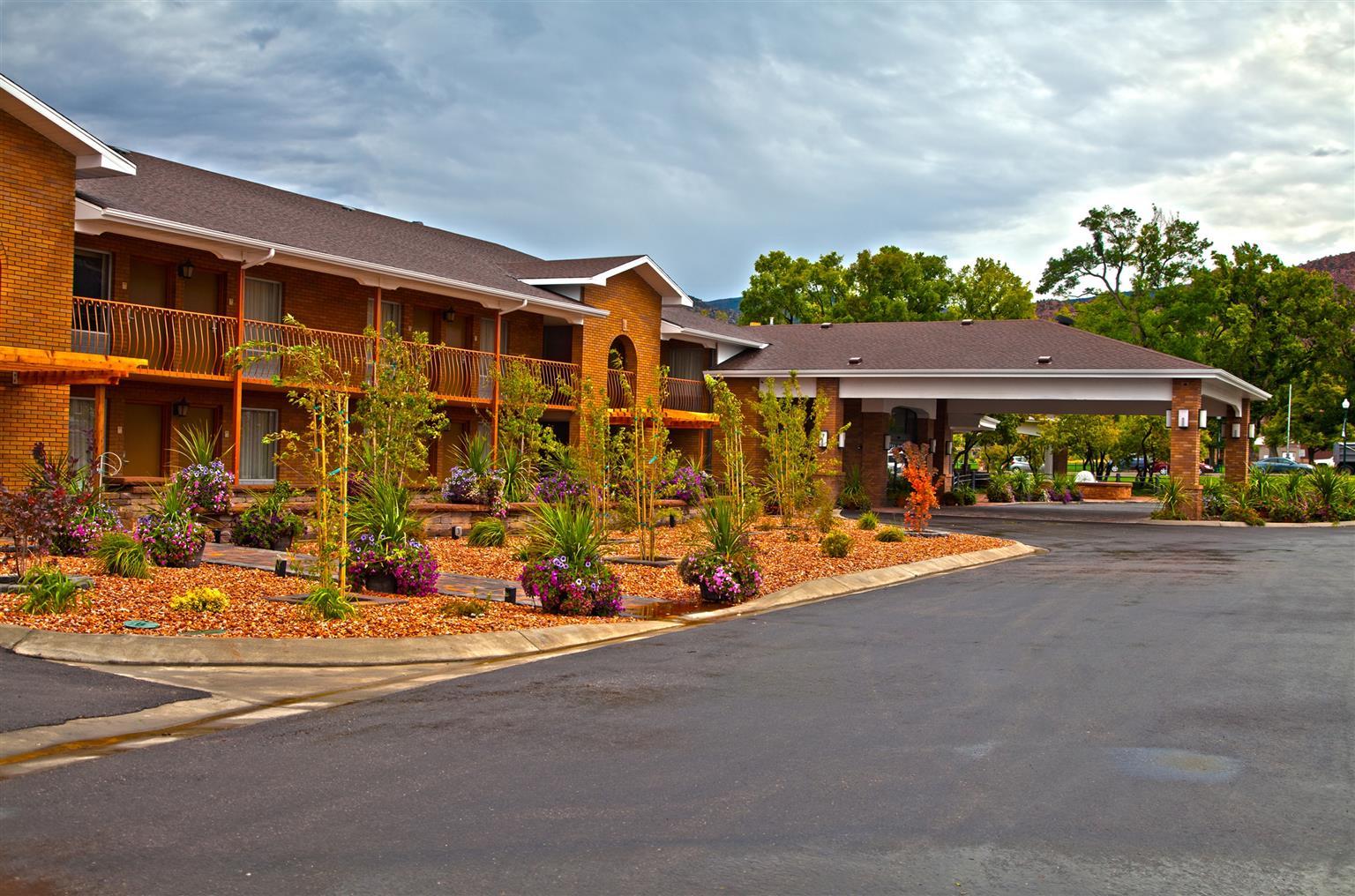 Best Western Plus Сидар-Сити Экстерьер фото